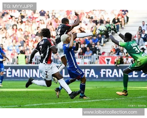 英超焦点战平局皇马与巴黎圣日耳曼激战成和乌龙球引发全场轰动