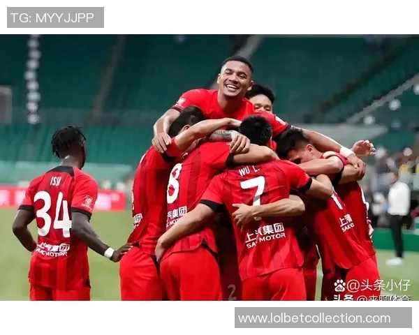 中超精彩对决里昂大胜莱比锡乌龙球引发争议判罚引爆全场气氛